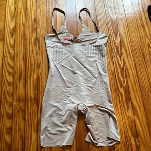 SPANX Thinstincts 2.0 Open Bust Mid-Thigh Bodysuit